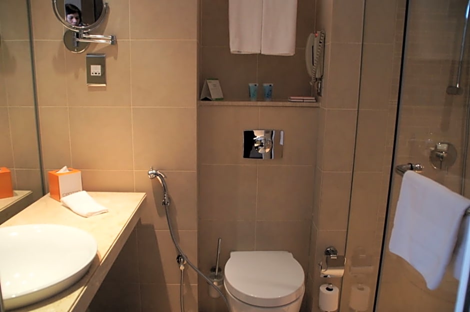 Yas Plaza Circuit by IHG