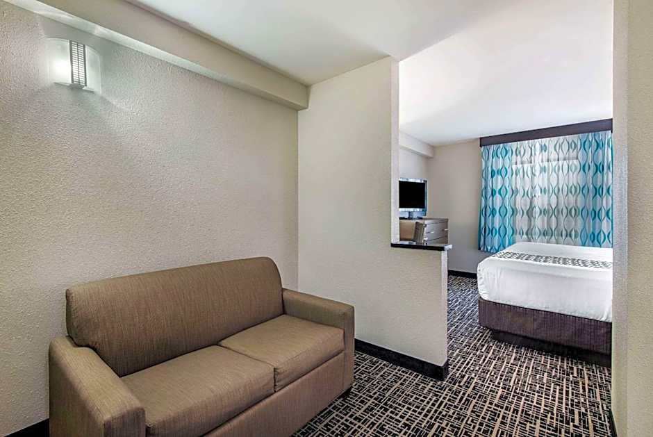 La Quinta Inn by Wyndham West Long Branch/NJ Shore Area