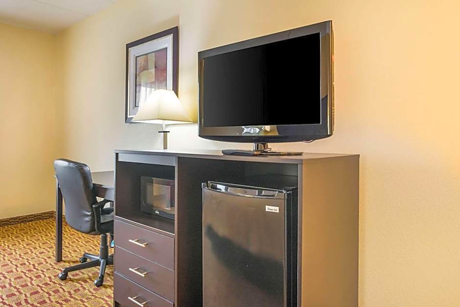 Quality Inn & Suites Sellersburg - Louisville Area