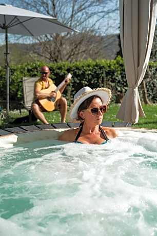 Baita Naturas con piscina idromassaggio calda, privata e gratuita