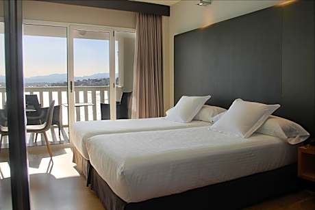 Twin Room with Terrace and Sea view