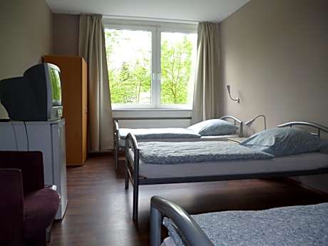 Basic Triple Room with Shared Bathroom