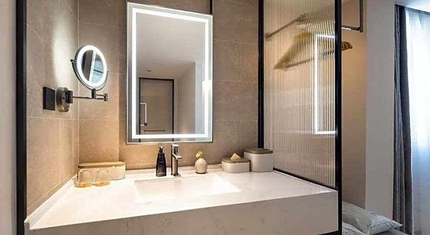 Atour Hotel Dalian Donggang Business District Gangwan Plaza