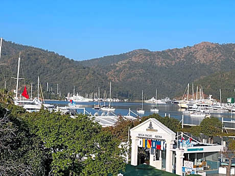 Dedeminn Marina Hotel
