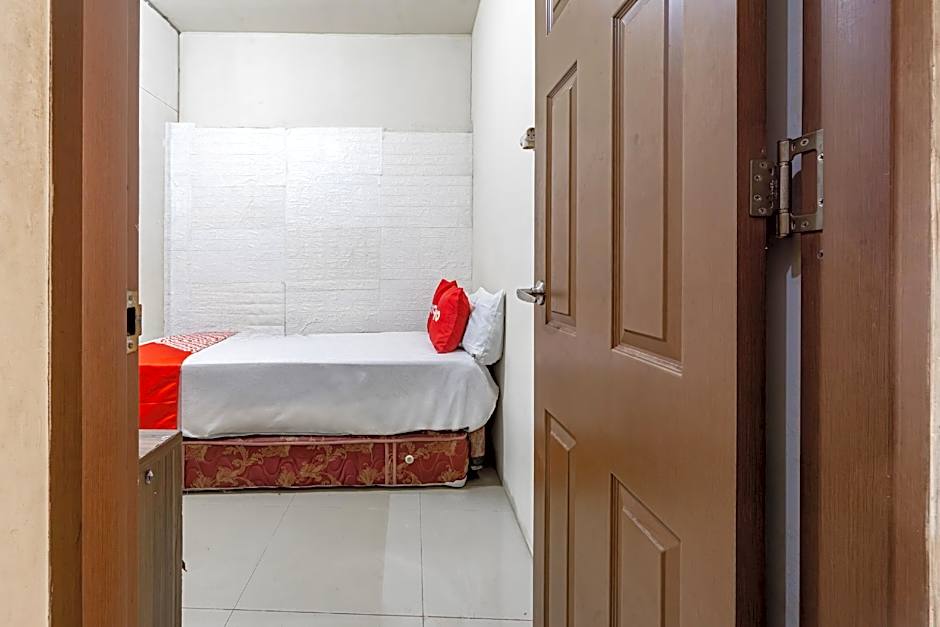 OYO 93863 Dv Homestay Syariah Genteng