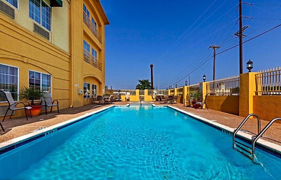 La Quinta by Wyndham Livingston