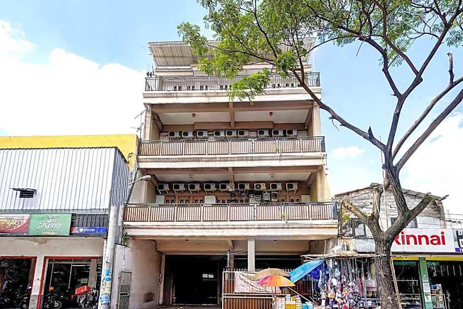 OYO Flagship 90890 Bratang Gede Residence