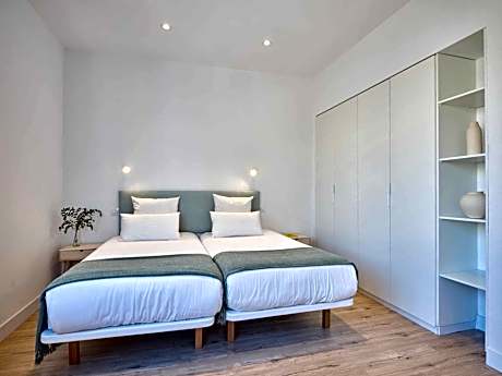 Deluxe Queen Suite