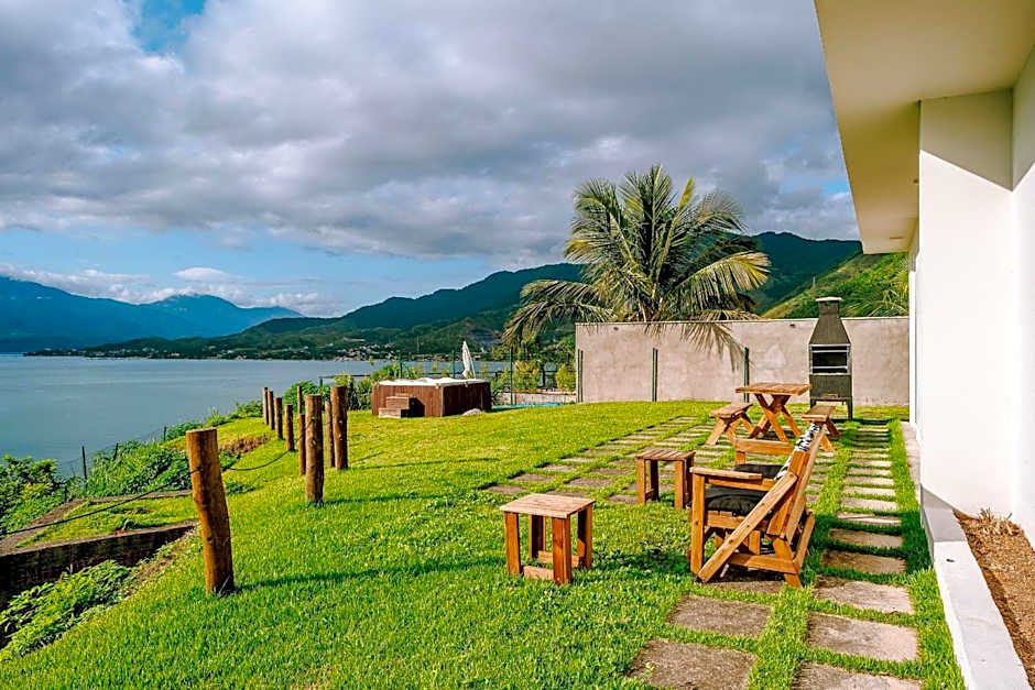 Casa na costeira com vista para o mar