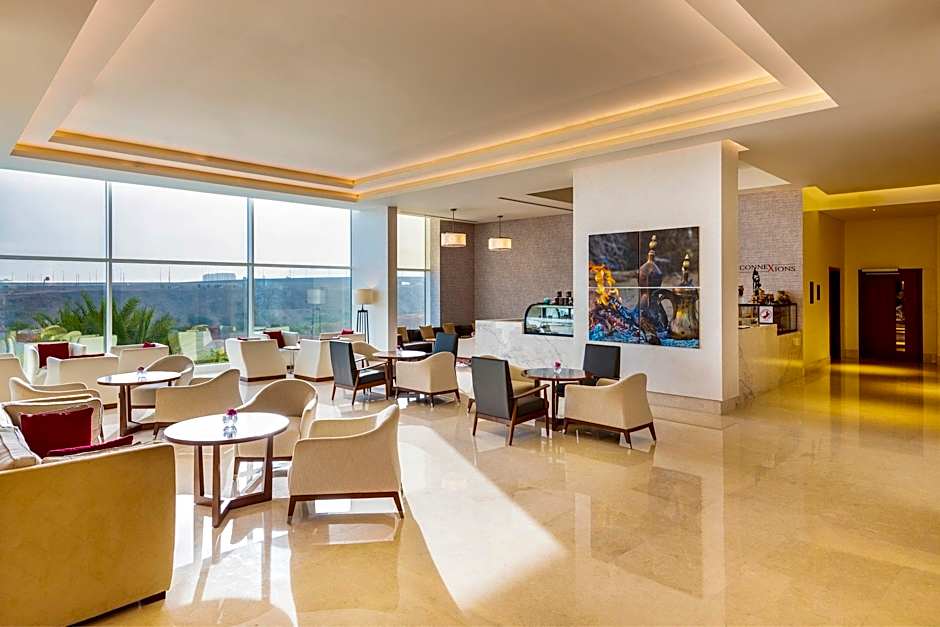 Crowne Plaza Muscat OCEC By IHG