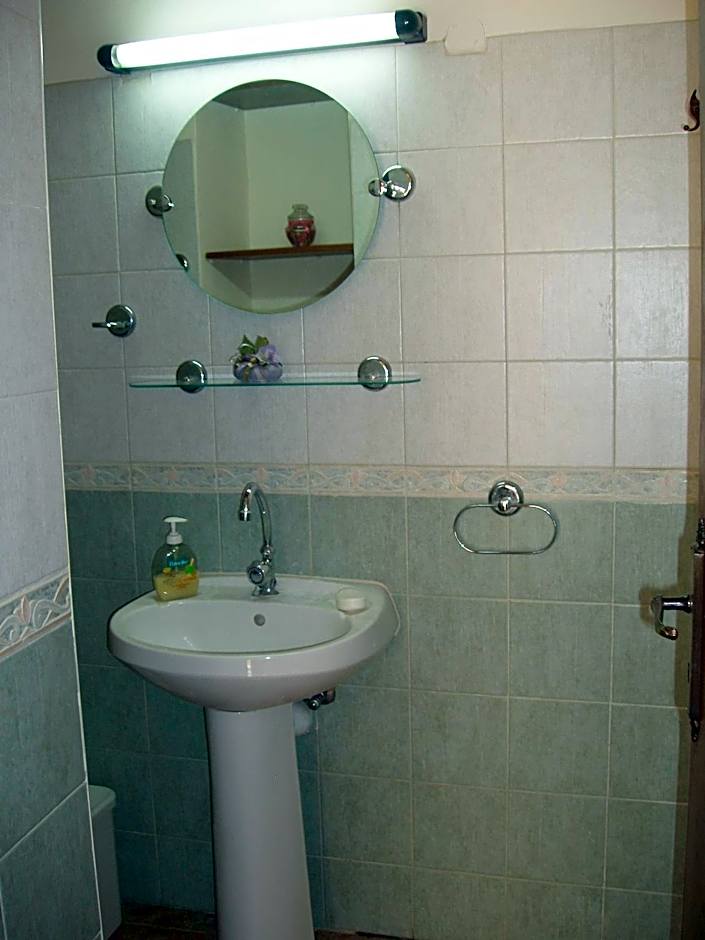 Niovi House