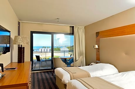 Classic Queen or Twin Room with Sea View