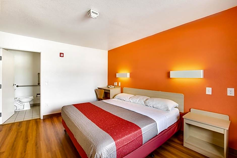 Motel 6-Columbus, OH - West