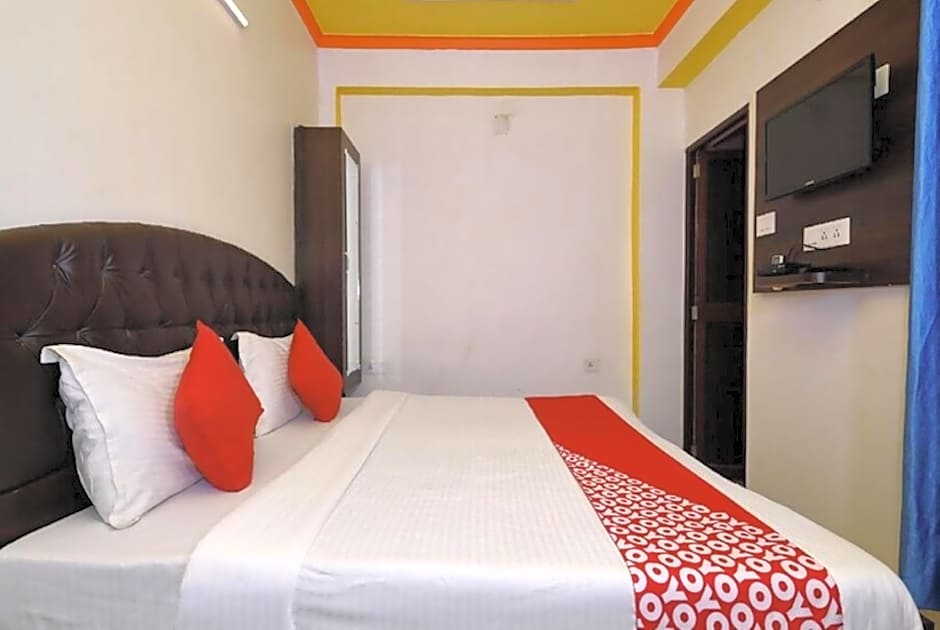 Goroomgo Temple City guest house Varanasi 750 meters from Ganga Assi Ghat