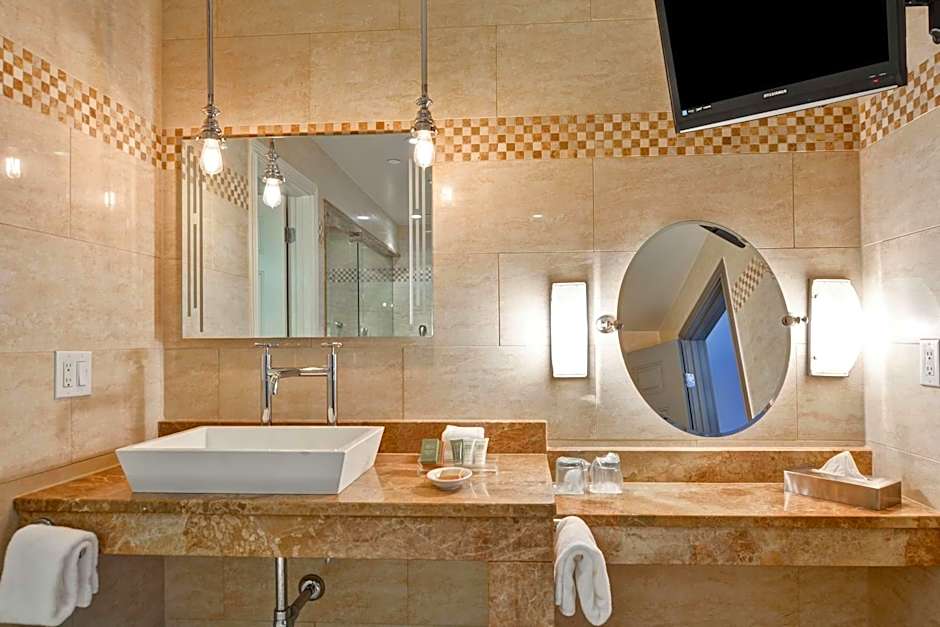 The Cincinnatian Hotel, Curio Collection by Hilton