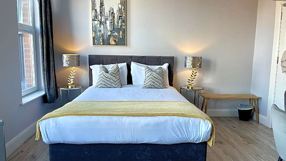 Photo 1 of 6 of 1 Double Bed and 1 Twin Bed