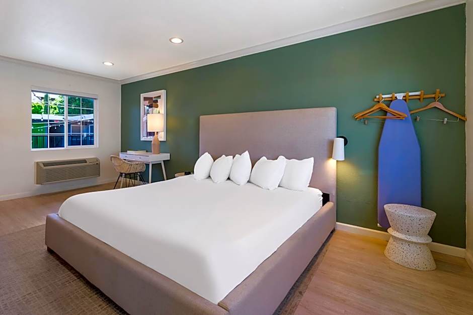 Signature Inn Oakland