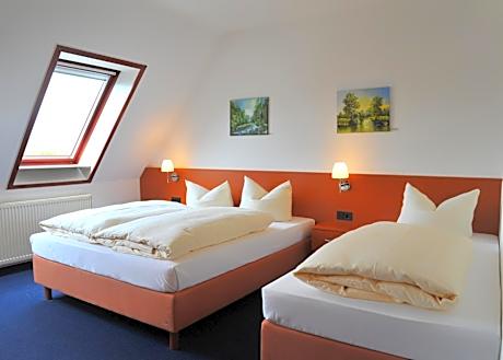 Family Room (2-3 Adults)