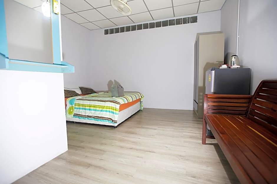 Holiday Phangan - Hostel & Bar
