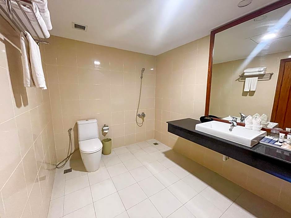 Pursat Riverside Hotel & Spa