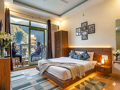 Pride Inn By Maps Hospitality - Swimming Pool