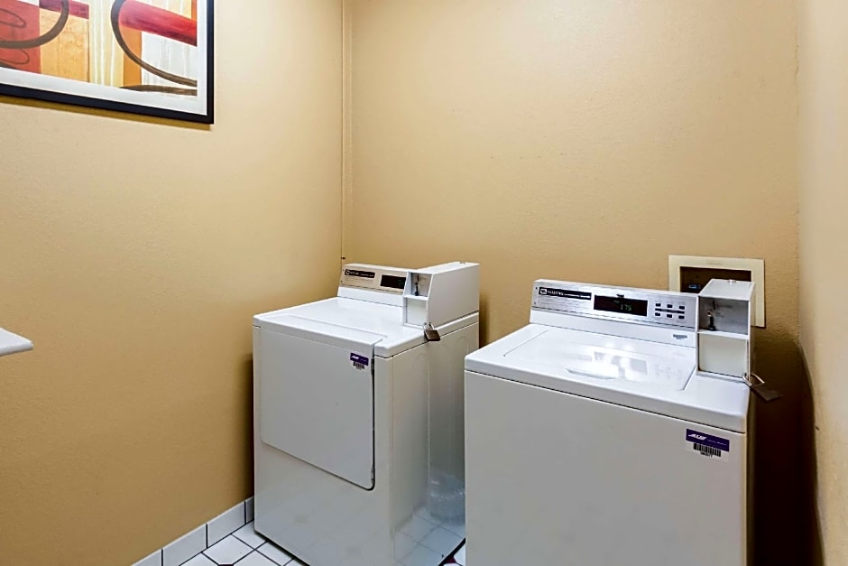 Quality Inn & Suites Lincoln North