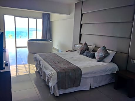 Honeymoon Suite with Front Sea View