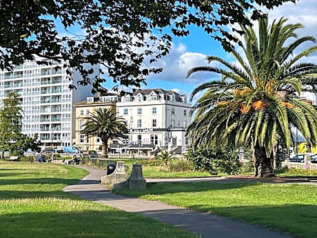 Clarence Quarters Vintage Seafront Guest House