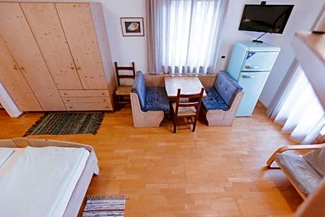 Apartment with Garden View