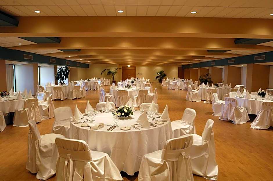 Constantinou Bros Athena Royal Beach Hotel