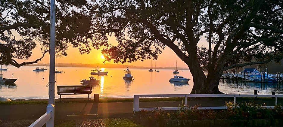 Hananui Lodge and Apartments