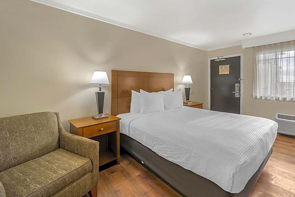 Best Western Plus Northwoods Inn