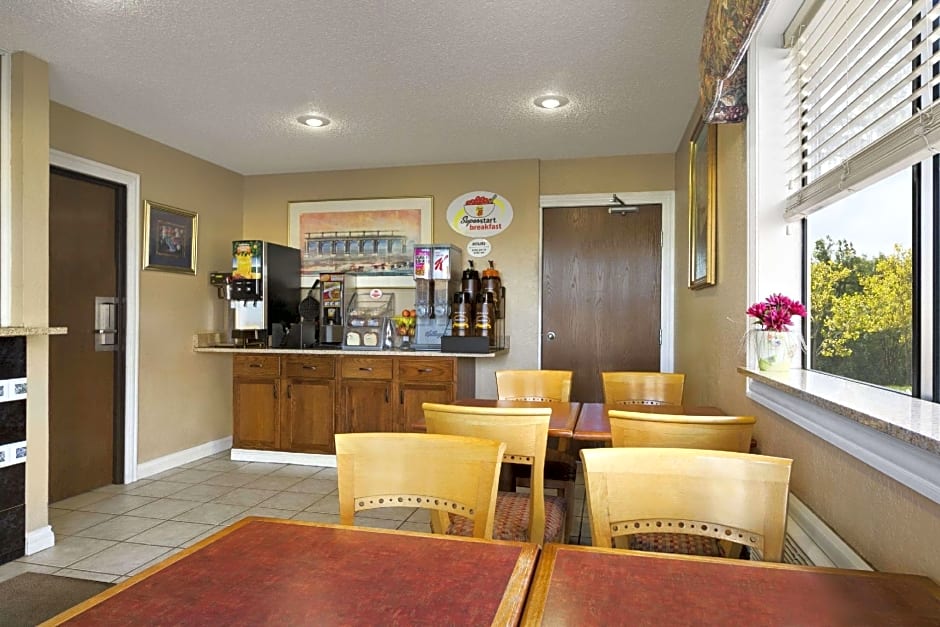 Super 8 by Wyndham Kalamazoo – Kalamazoo, MI