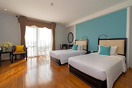 Junior Twin Room with Balcony City view