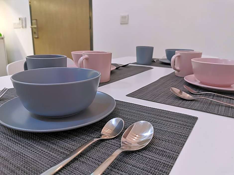 REVO at AURORA PLACE, Pavilion 2, 5 Minutes To AXIATA ARENA BUKIT JALIL FREE WIFI by De Harlequins Guesthouse