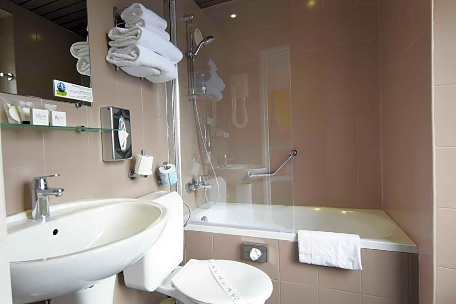 Alyss Saphir Cambronne Eiffel