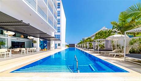 Seasons Hotel (Adults Only)