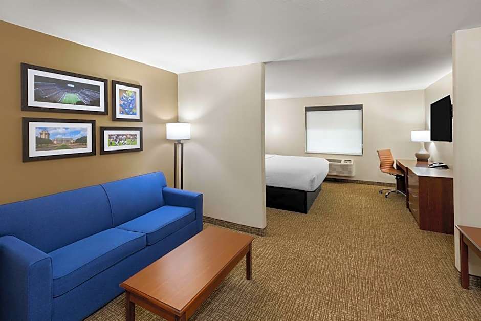 Wingate by Wyndham College Station South