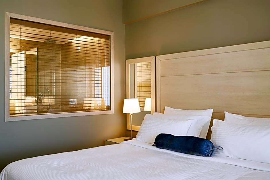 Sea View Cityscape Hotel