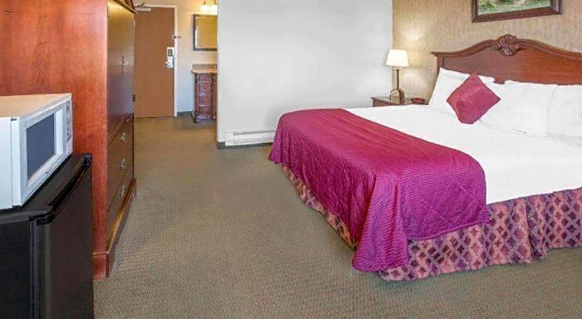 Days Inn by Wyndham Eureka CA