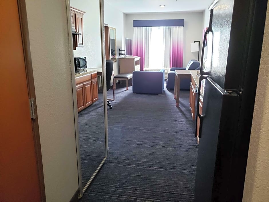 Best Western Plus San Antonio East Inn & Suites