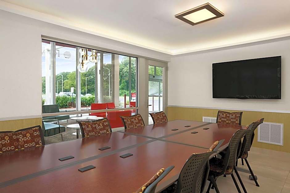 Ramada by Wyndham Rockville Centre