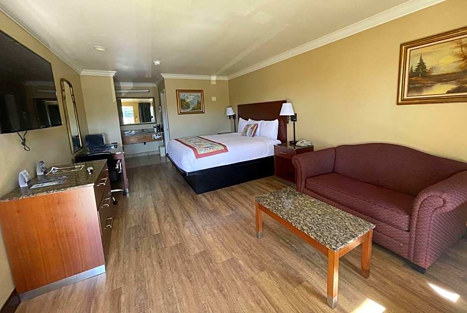 Travelodge by Wyndham Costa Mesa Newport Beach Hacienda