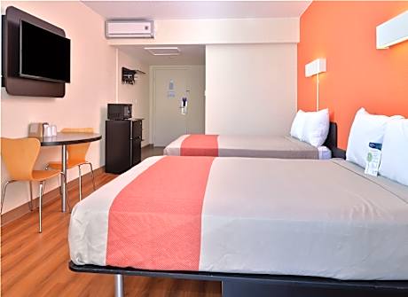 2 Double Beds Non-Smoking