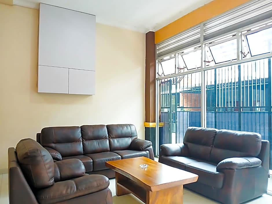 Shabrina Homestay Syariah Terminal Tirtonadi Solo RedPartner