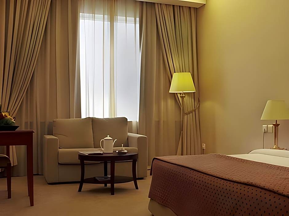 Gloria Hotel & Suites