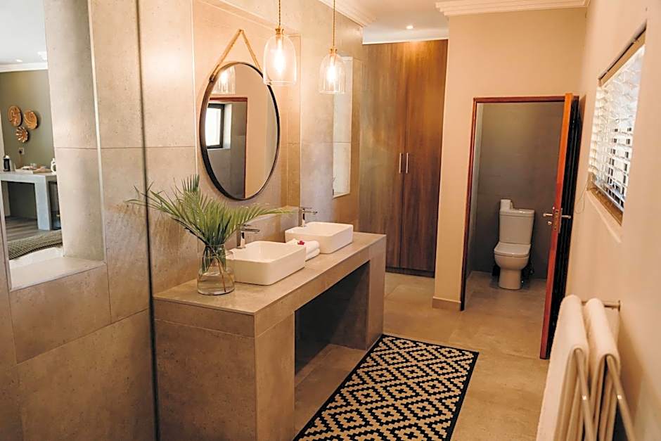 Bambuu Lakeside Lodge