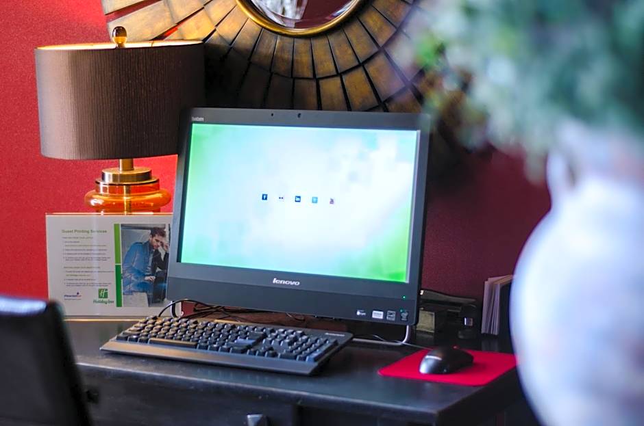 Holiday Inn Hotel Pewaukee-Milwaukee West By IHG