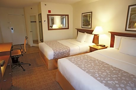 2 queen beds mobility/hearing impaired accessible room