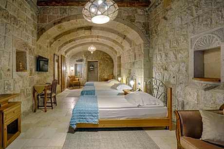 Standard Triple Cave Room